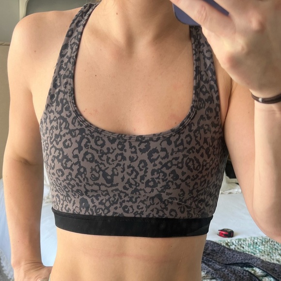 ✨MONO B leopard sports bra - Picture 2 of 3